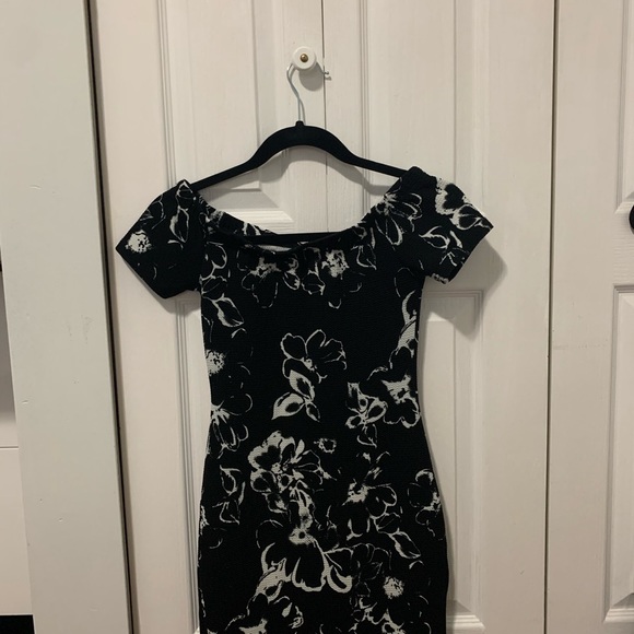 CUTE FLORAL BODYCON DRESS - Picture 3 of 4